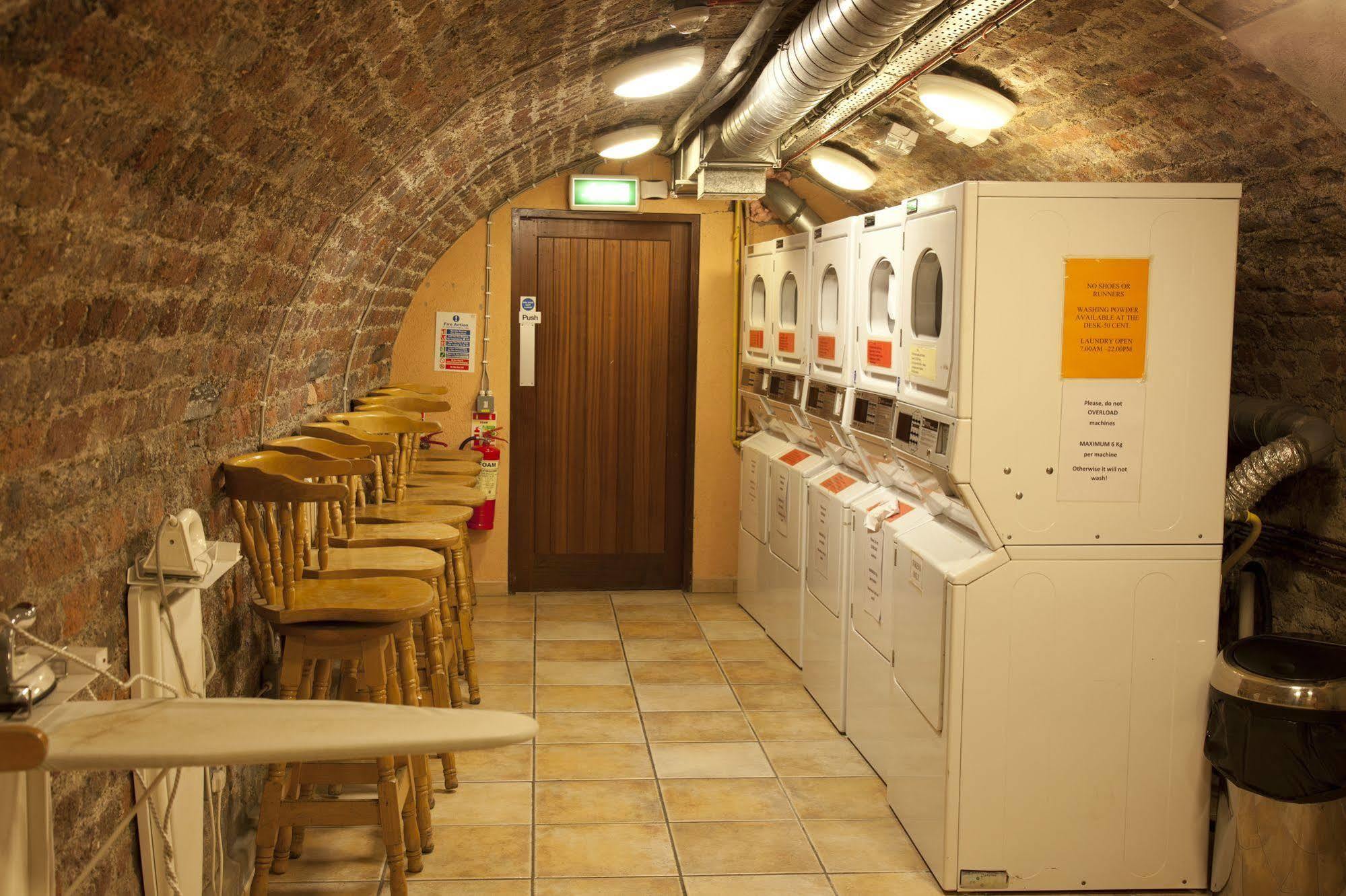 דבלין Isaacs Hostel מראה חיצוני תמונה