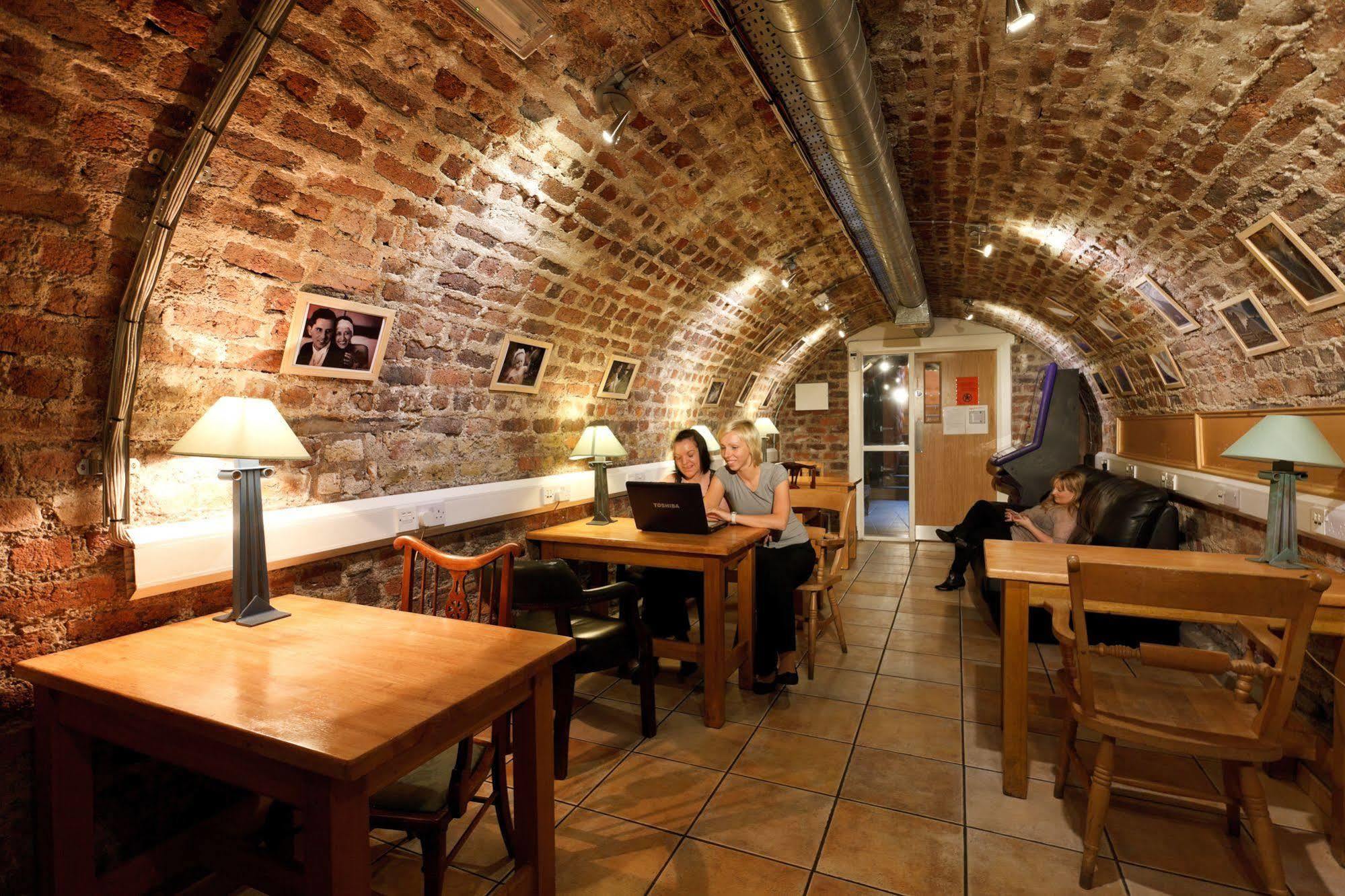 דבלין Isaacs Hostel מראה חיצוני תמונה